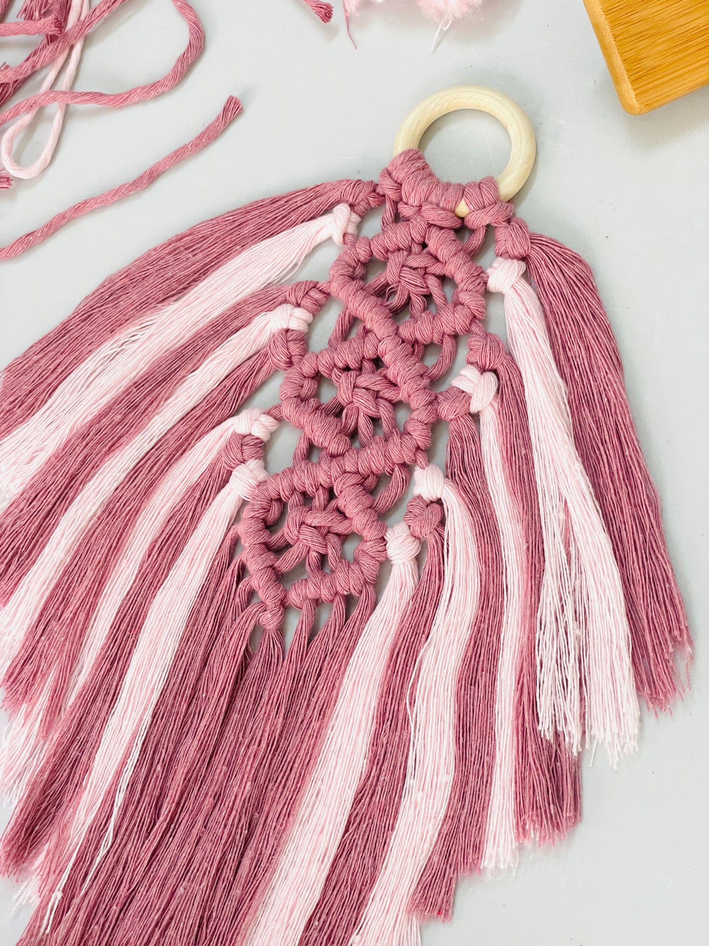 Macramé Leaves and Feathers Workshop:the secret of fringes