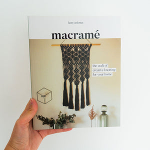 Boek"Macramé:het ambacht van creatief knopen voor je huis"(door Createaholic)