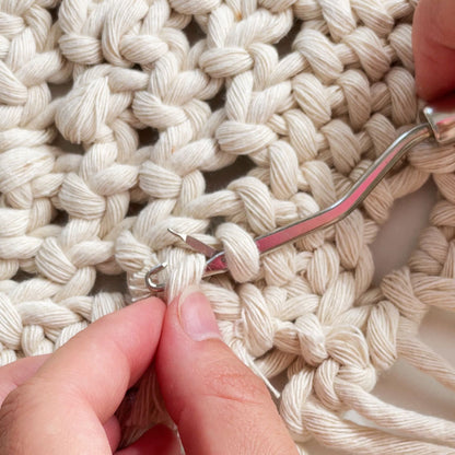 Latch hook for macrame